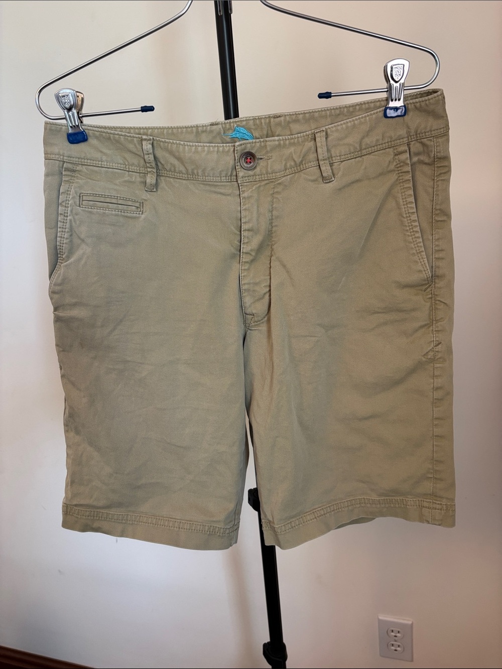 Tommy Bahama Men's Flat-Front Olive Khaki Shorts